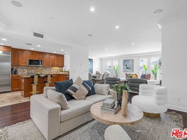 Building Photo - 143 N Arnaz Dr