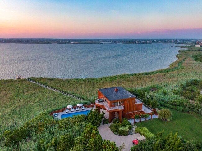 Building Photo - 360 Dune Rd