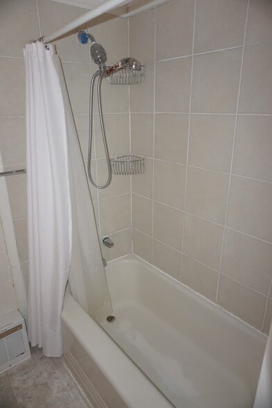 Bathroom - Tub and Shower - 117 S Church St