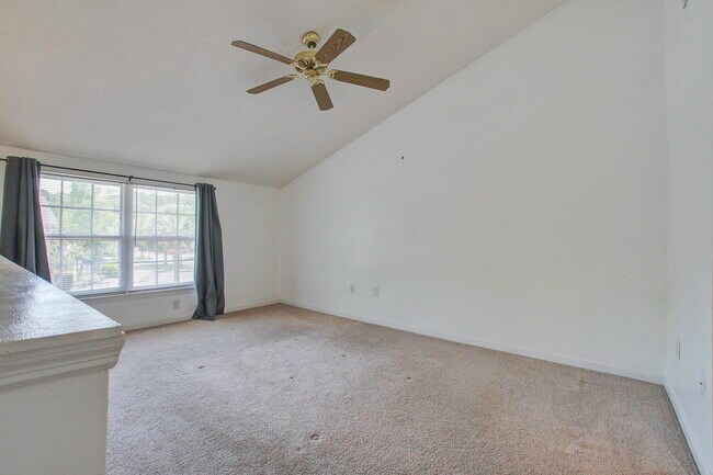 Building Photo - 2494 Etiwan Ave