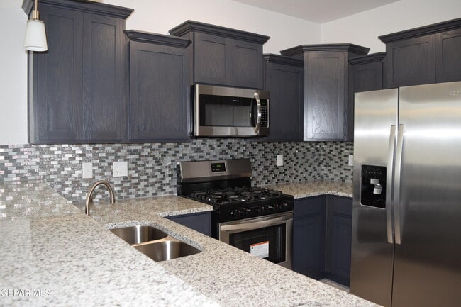 Building Photo - 1103 Nickel Hl Ave