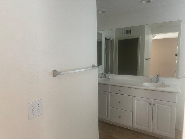 Building Photo - 33670 Willow Haven Ln