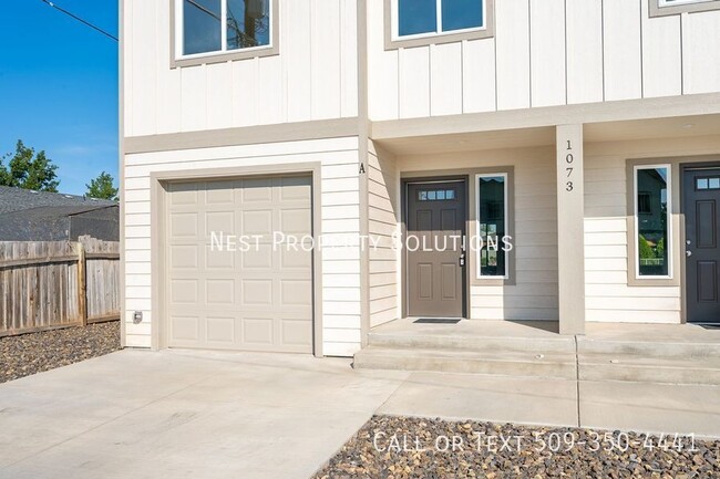 Building Photo - 1070 S Grand Dr