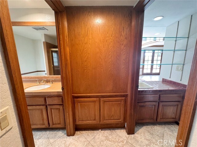 Building Photo - 2230 E Vista Mesa Way
