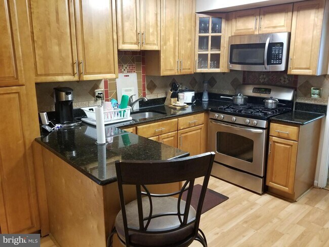 Building Photo - 8044 Inverness Ridge Rd