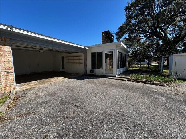 Building Photo - 5359 Emmett Dr