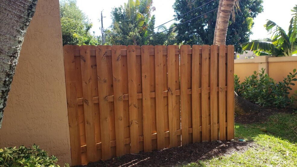 Building Photo - 4965 Leeward Ln