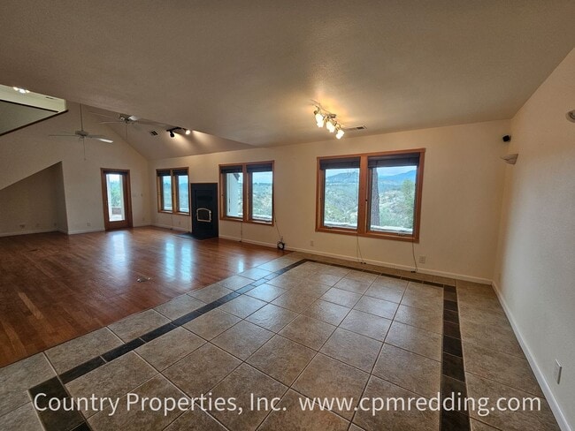 Building Photo - Price Reduced! Amazing Short-Term Housing Opportunity in a Custom 4-Bedroom House!