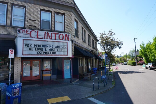 Building Photo - 3312 SE 23rd Ave