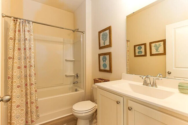 Building Photo - 1087 Sennema Cir