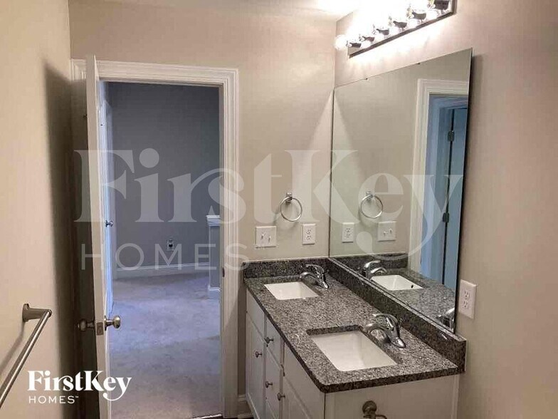 Building Photo - 2041 Samantha Dr