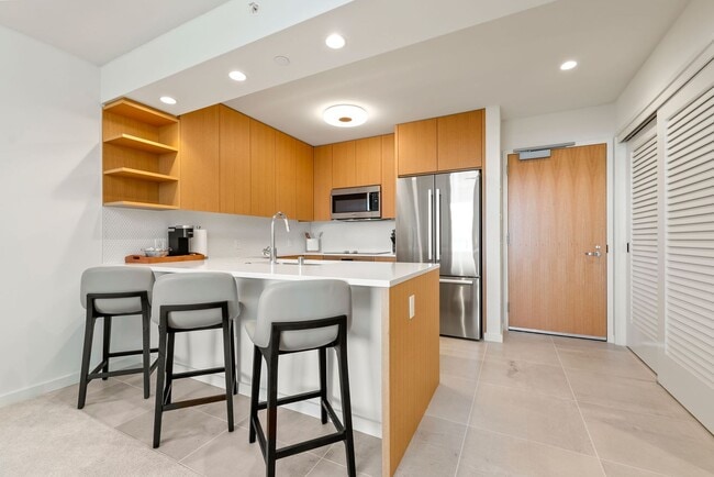 Building Photo - Sky Ala Moana (West) #3305 - Fully Furnished 1 BR/1 BA/1 Parking