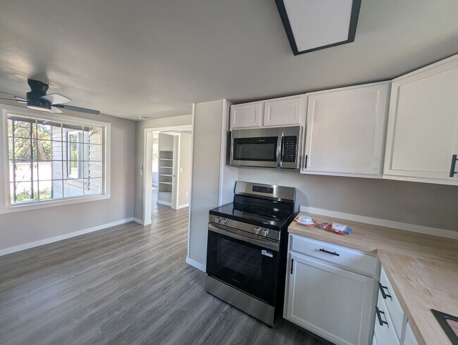 Building Photo - Remodeled 2 Bedroom Home – Water & Sewer Included