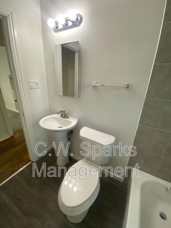 Building Photo - 3610 Glenhaven Blvd