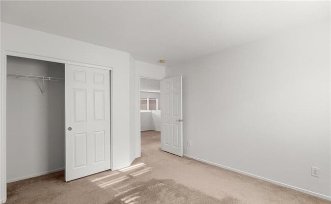 Building Photo - 9123 Weeping Hollow Ave