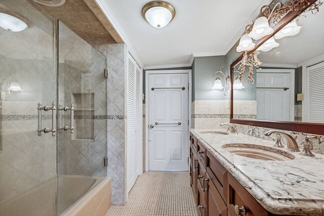 Building Photo - 11 Berry St