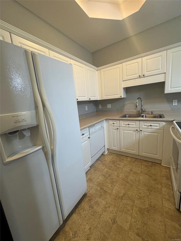 Building Photo - 61 Park Dr S