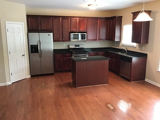 Building Photo - 1450 Grey Rock Way