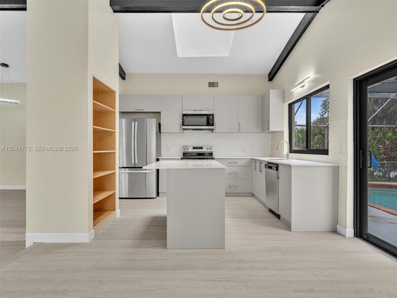 Building Photo - 8813 Paradise Ct