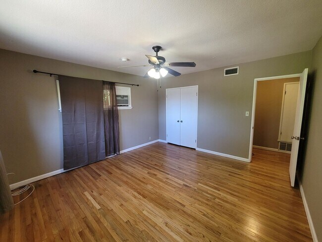 Building Photo - Single-Story 4-Bedroom Apartment in Yucaipa!