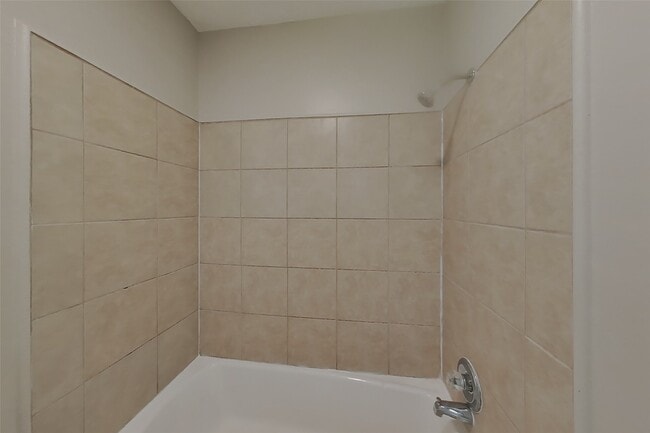 Building Photo - 3815 Regency Dr