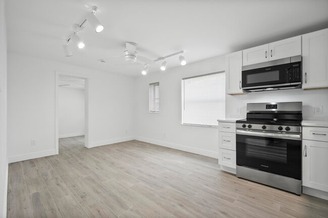 Building Photo - 4832 SE Anchor Ave