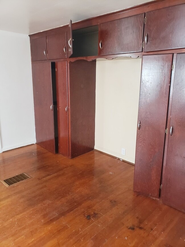 Building Photo - 409 Hendry St