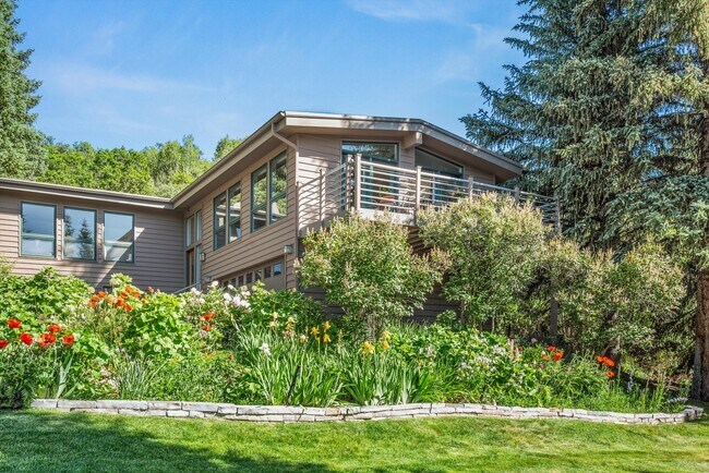 Building Photo - 15 Terrace Dr