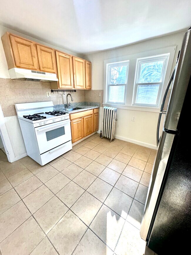 Building Photo - 75 Willowdale Ave