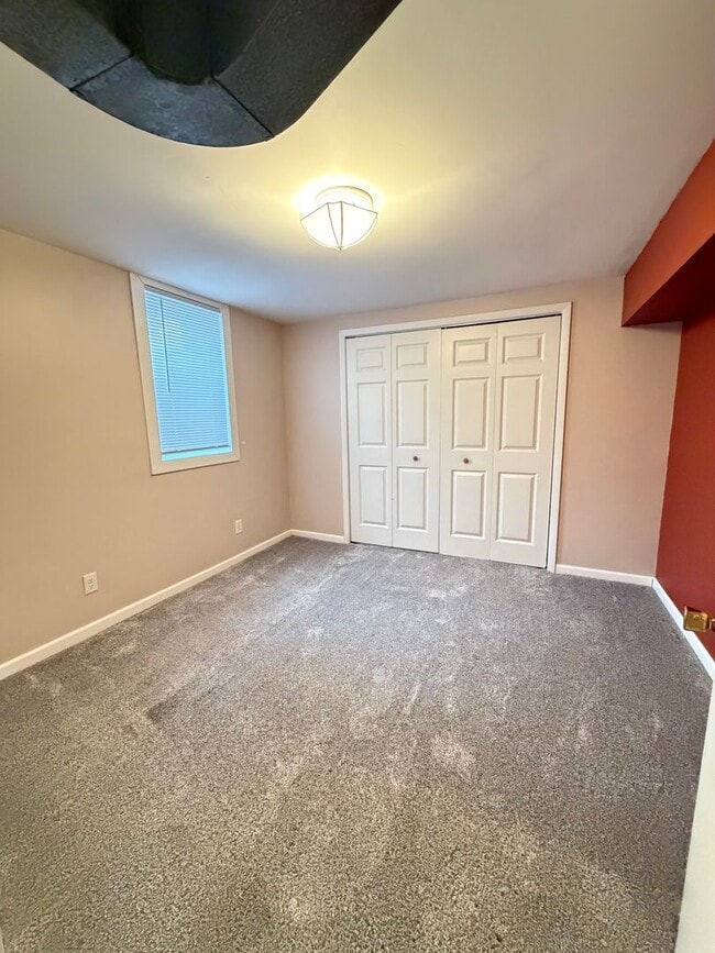 Building Photo - AVAILABLE NOW- 3 BED 2 BATH Home! Get 1/2 Off Your First Months Rent!