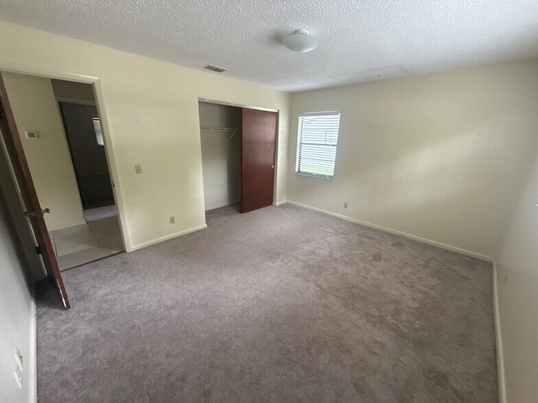 Building Photo - 10939 W Gem St