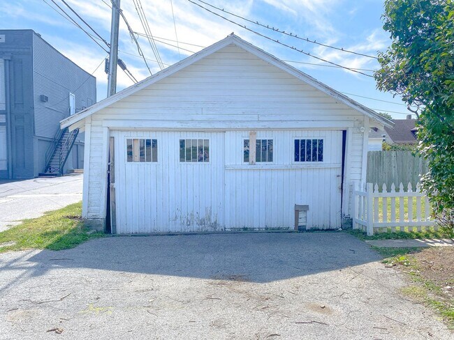 Building Photo - 1106 S Buckeye St