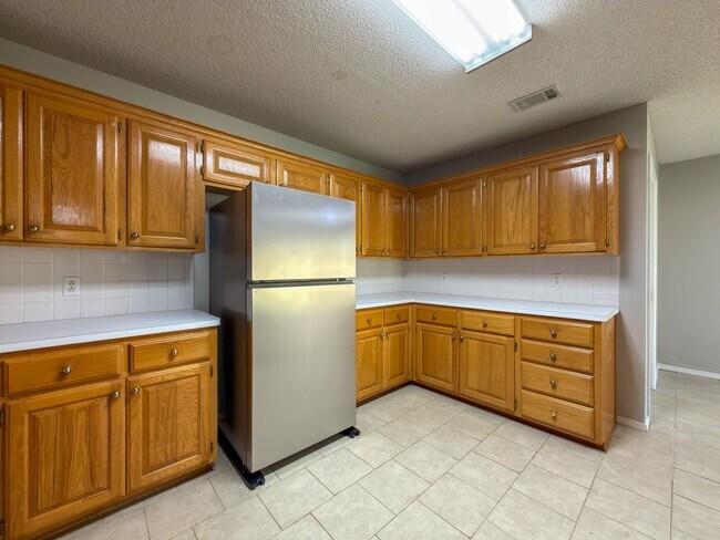 Building Photo - 6409 Fallstone Rd