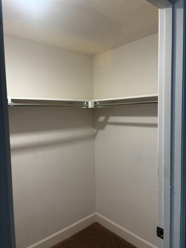 Building Photo - Available now 3bd 3.5 ba .Town home for rent located near Buckley AFB between Smokey hill and Qui...