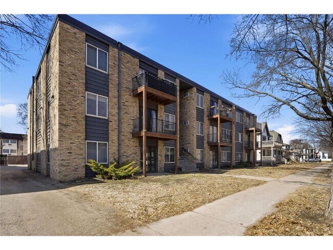 Building Photo - 2740 Pleasant Ave