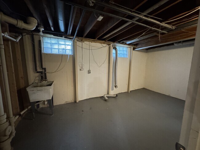 Building Photo - 716 Cranford Dr