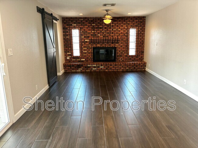 Building Photo - 1421 S Roberts Rd