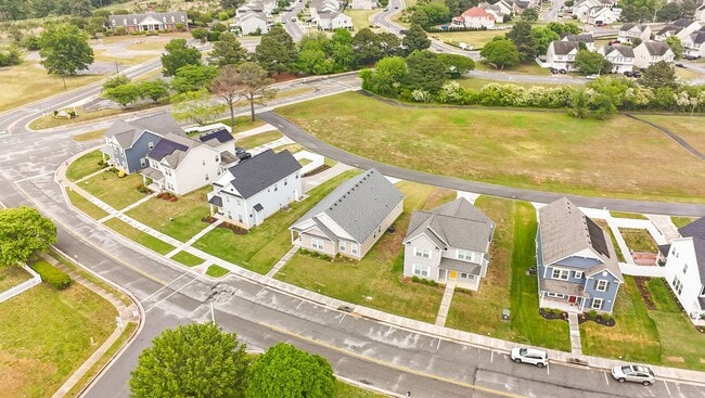 Building Photo - 977 Hillpoint Rd