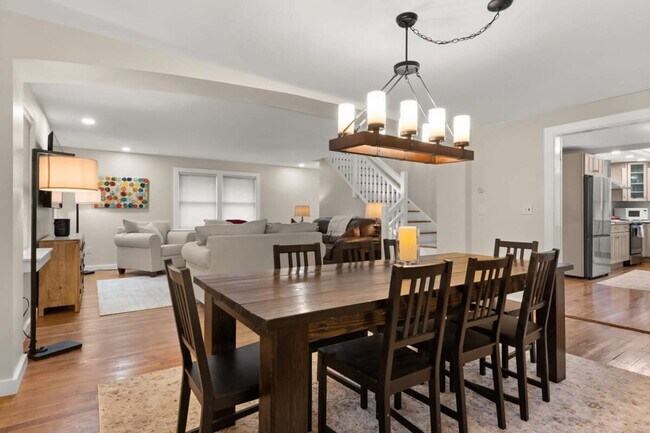 Building Photo - 29 Versailles Ave