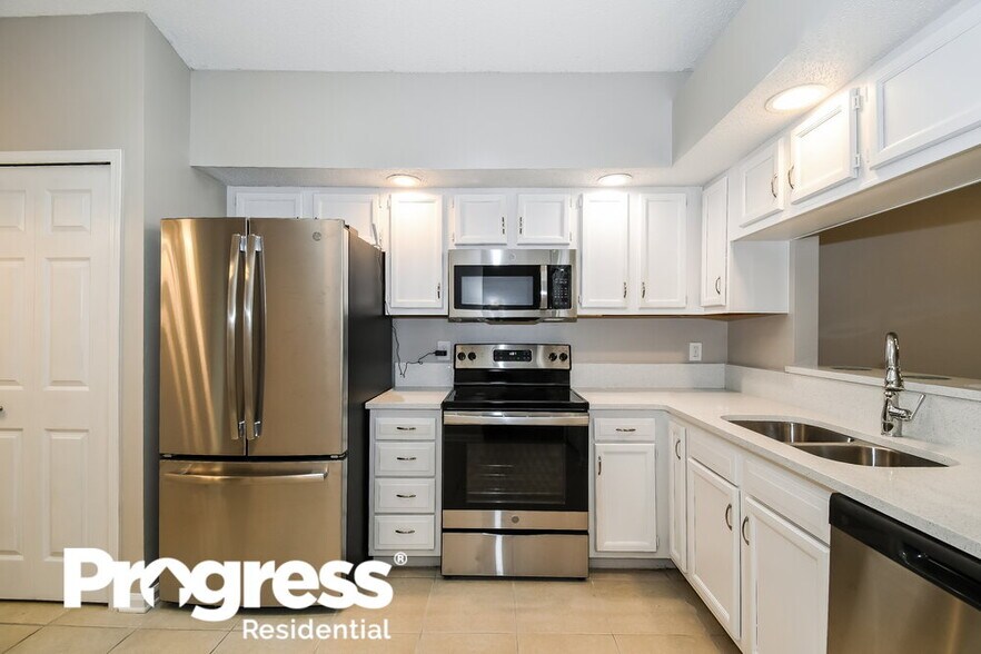 Building Photo - 8790 Townsquare Dr S