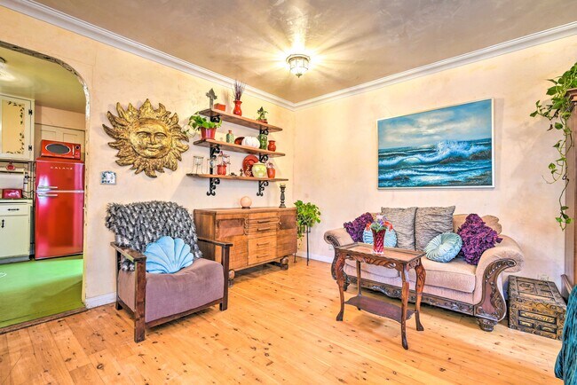 Building Photo - 2434 Cloverfield Blvd