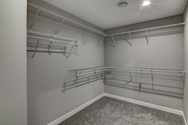 Building Photo - 600 W 9th St