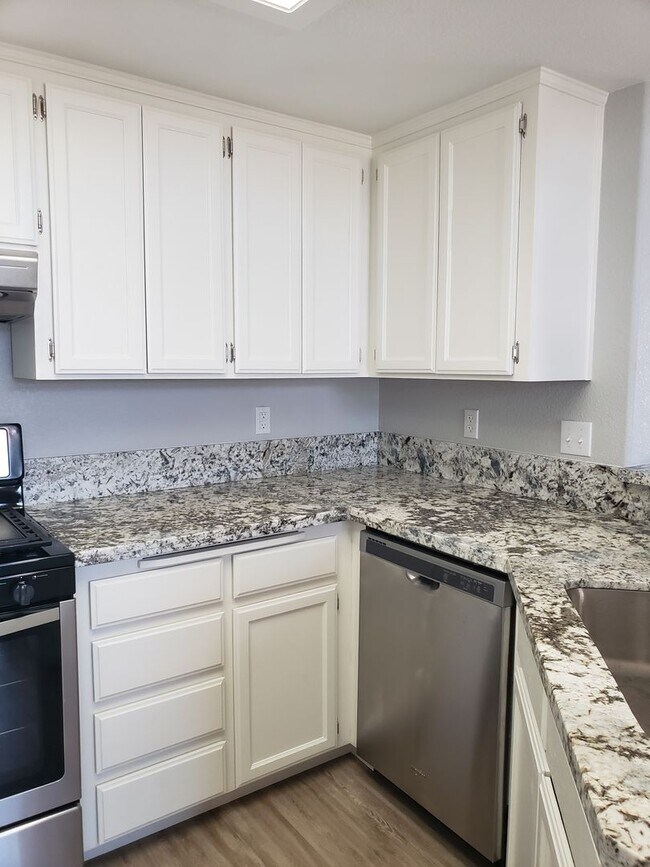 Building Photo - 586 Springer Dr