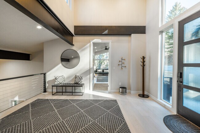 Building Photo - 255 Matterhorn Dr