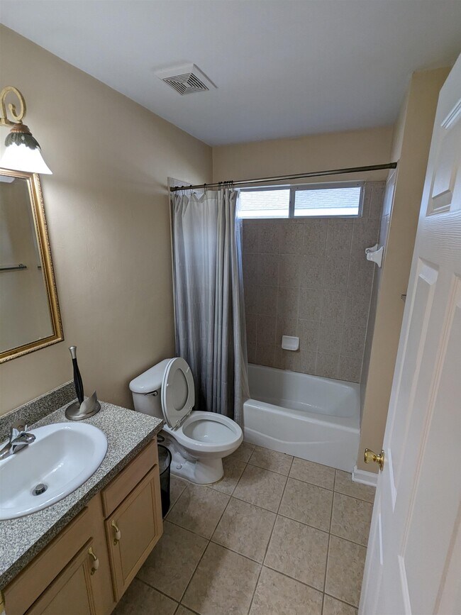 Building Photo - 889 Balkin Ct