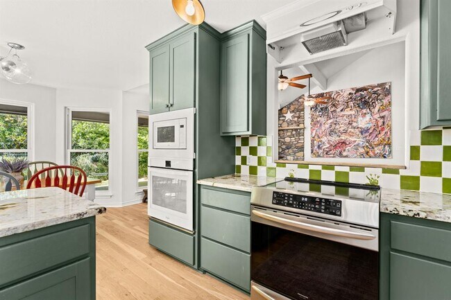 Building Photo - 121 Spur 191