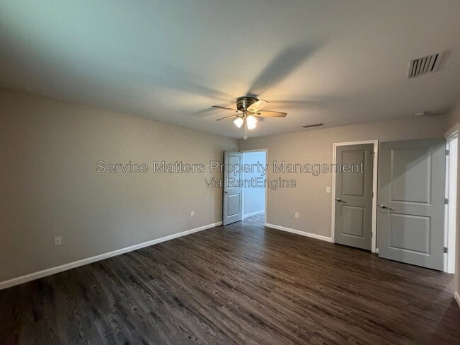 Building Photo - 5553 Riviera Dr