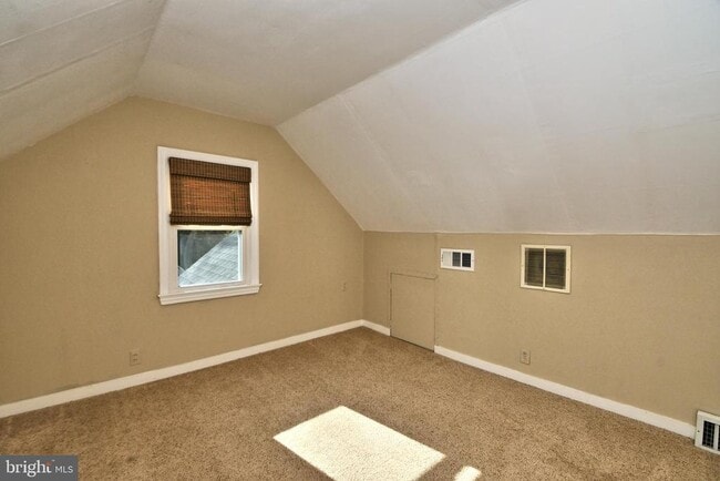 Building Photo - 660 Osborne Ave