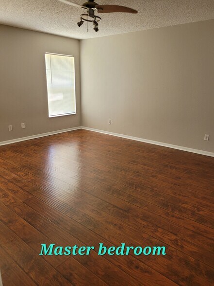 Master bedroom - 1116 Bluegrass Dr