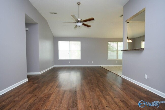 Building Photo - 105 Oakline Dr